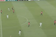 日职联半场：绀野和也屡造险，鹿岛鹿角暂0-0福冈黄蜂